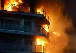 ¿Hay riesgo de derrumbe del edificio quemado en Valencia?