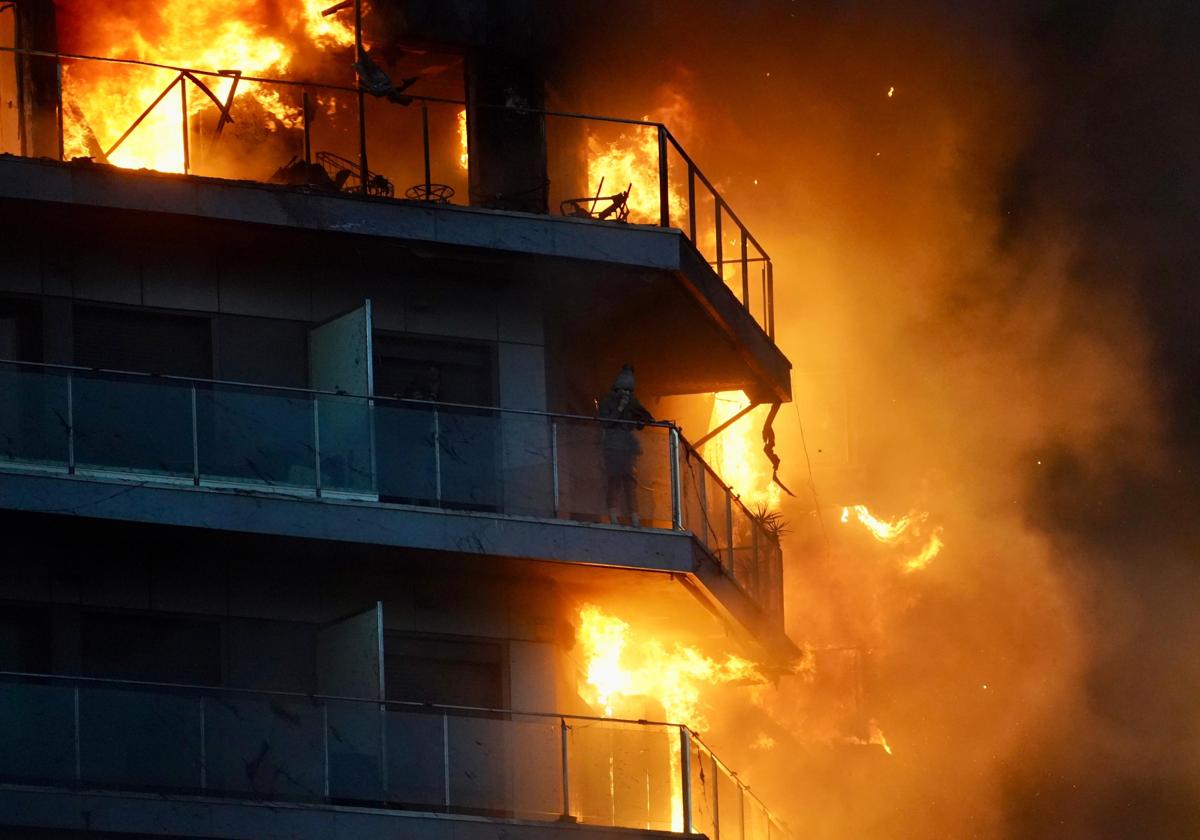 Las terribles imágenes del incendio en Campanar