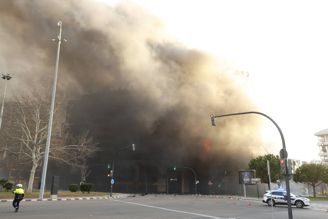 Las terribles imágenes del incendio en Campanar