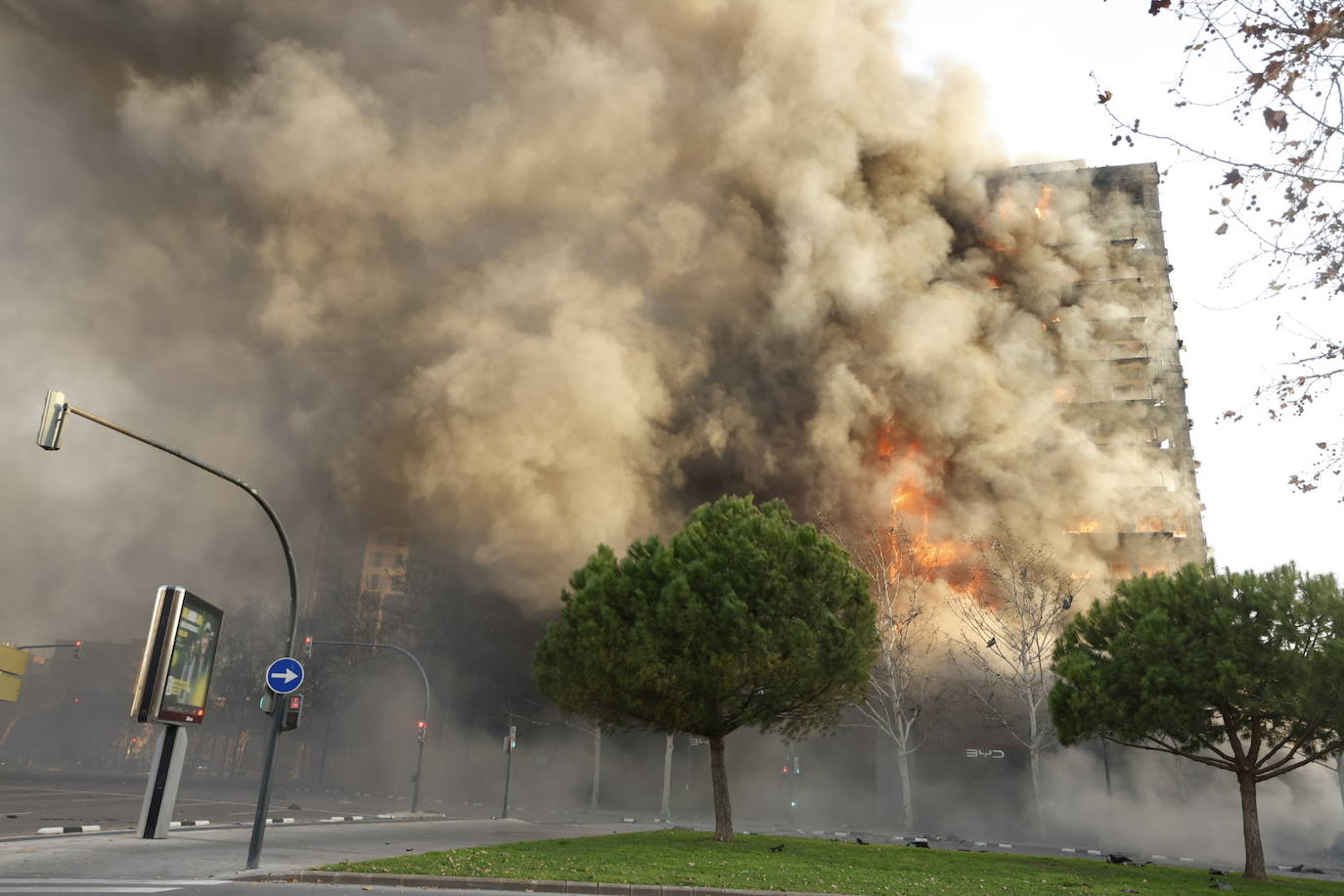 Las terribles imágenes del incendio en Campanar