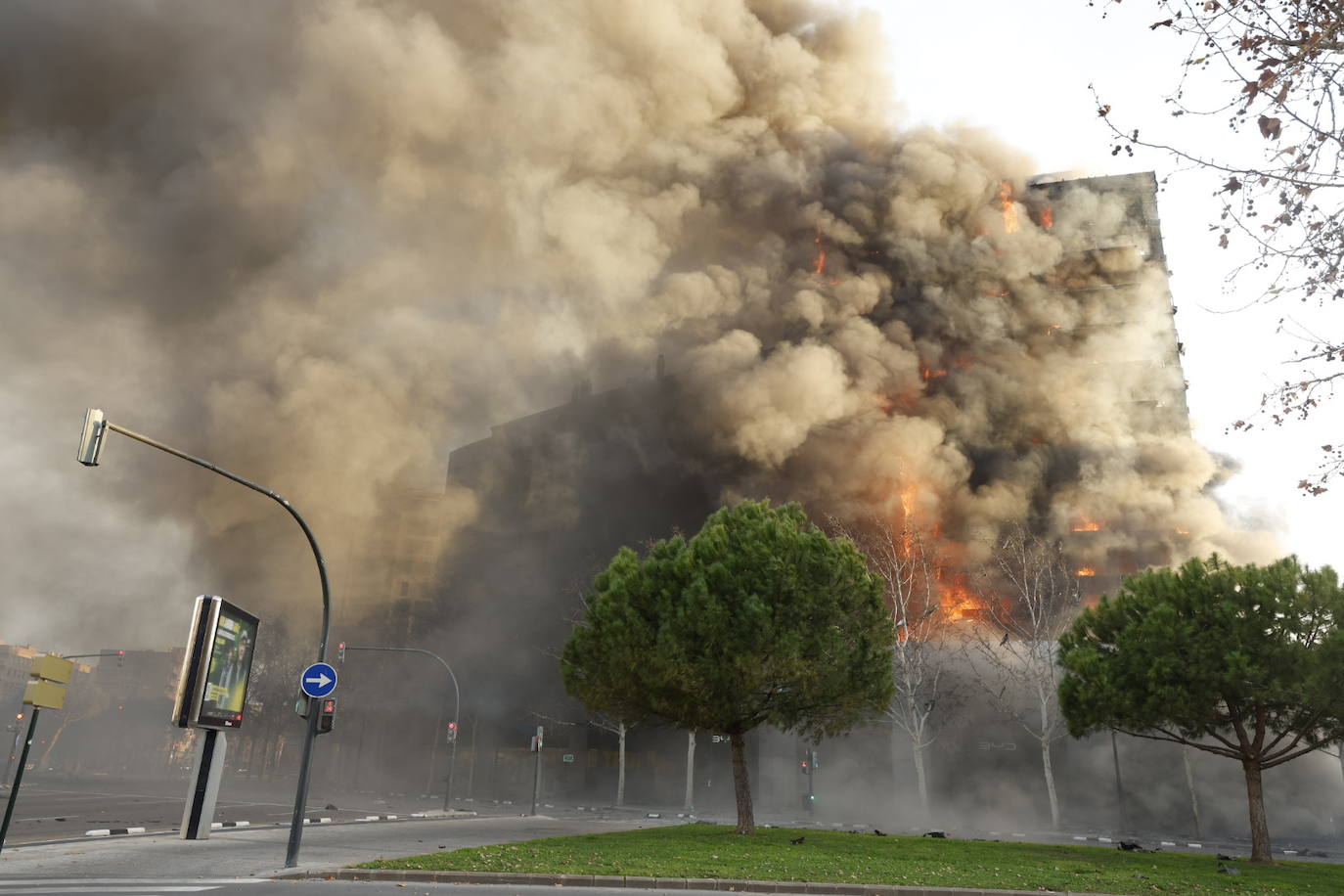 Las terribles imágenes del incendio en Campanar