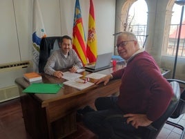 El presidente de la Mancomunitat, junto al nuevo secretario-interventor.