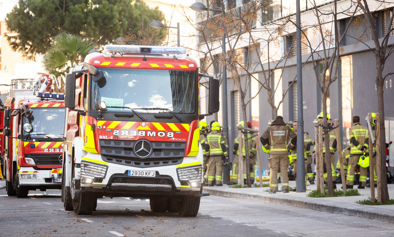 Fotos del día después del incendio en Campanar