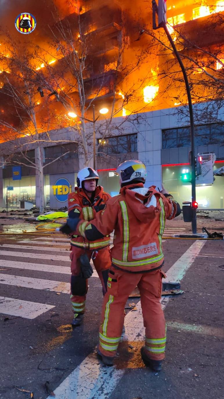 Las terribles imágenes del incendio en Campanar