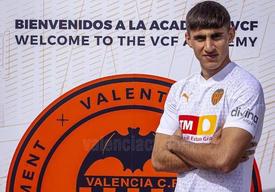 Andranik Hakobyan en su presentación con el Valencia CF