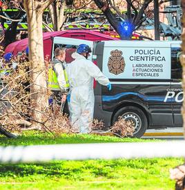 Agentes de la Policía Científica.