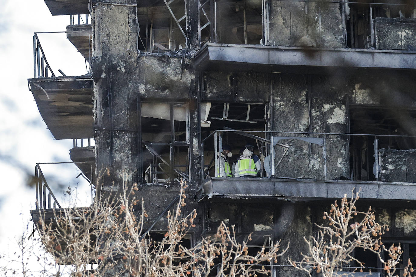 Fotos del segundo día tras el pavoroso incendio en Campanar