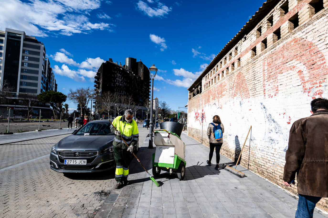 Campanar: El barrio herido en el que la vida sigue