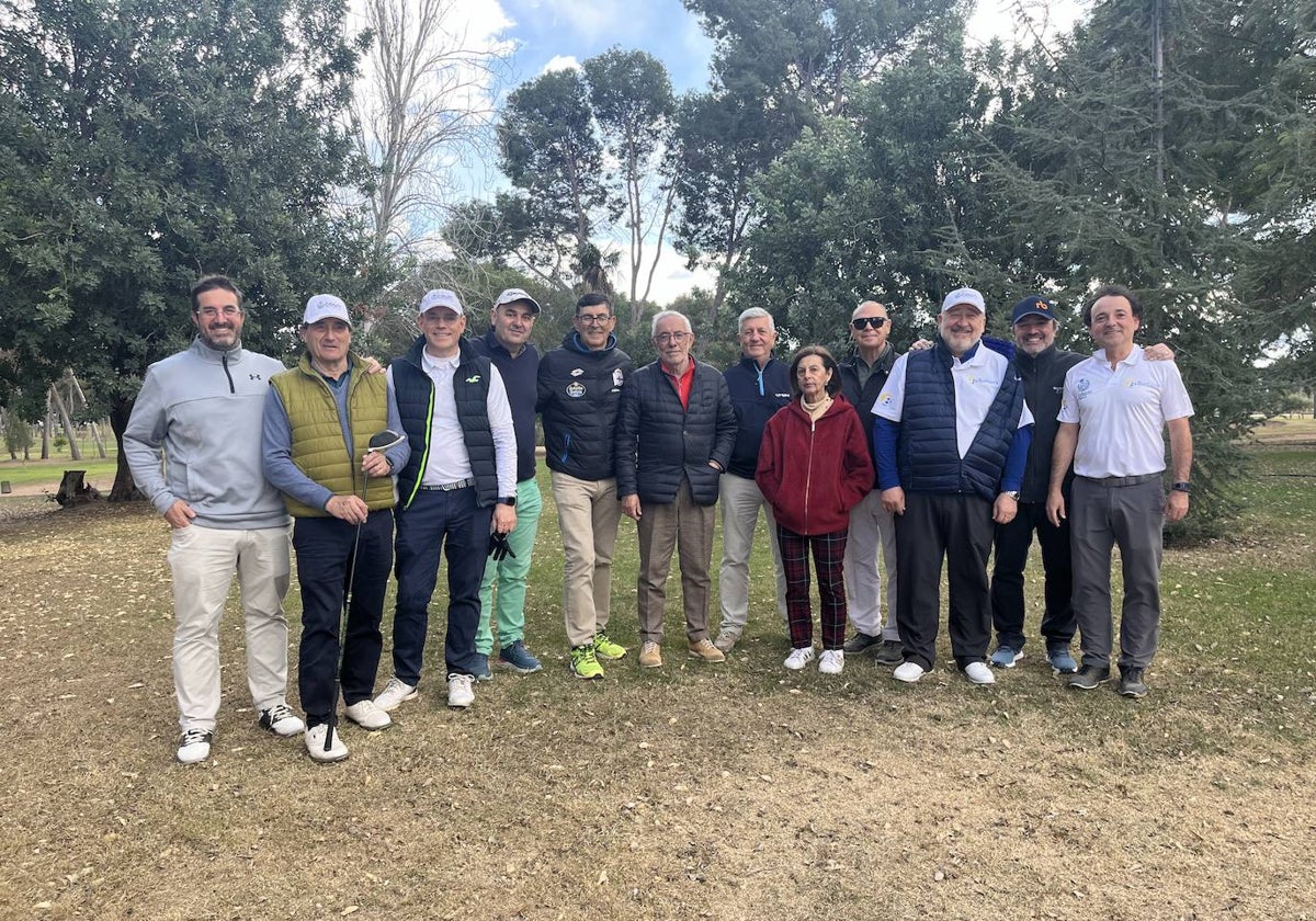 Miembros del COGITI, tras una mañana de golf en Manises.