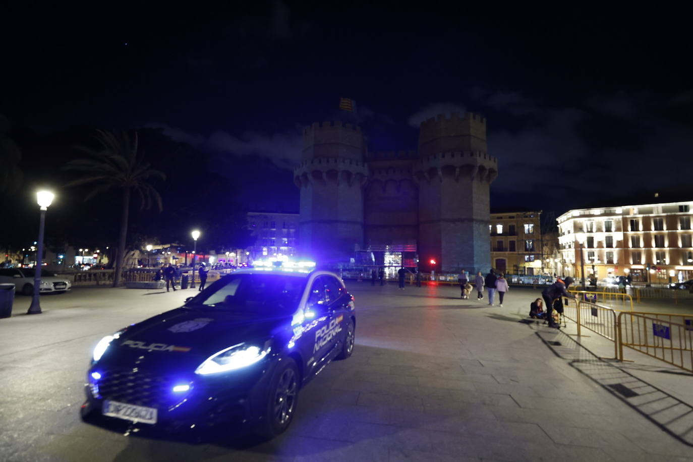 Fotos de las Torres de Serranos vacías en el día que tendría que haberse celebrado la Crida