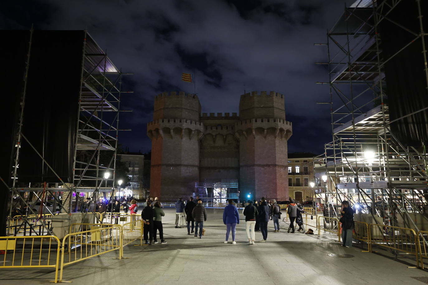 Fotos de las Torres de Serranos vacías en el día que tendría que haberse celebrado la Crida