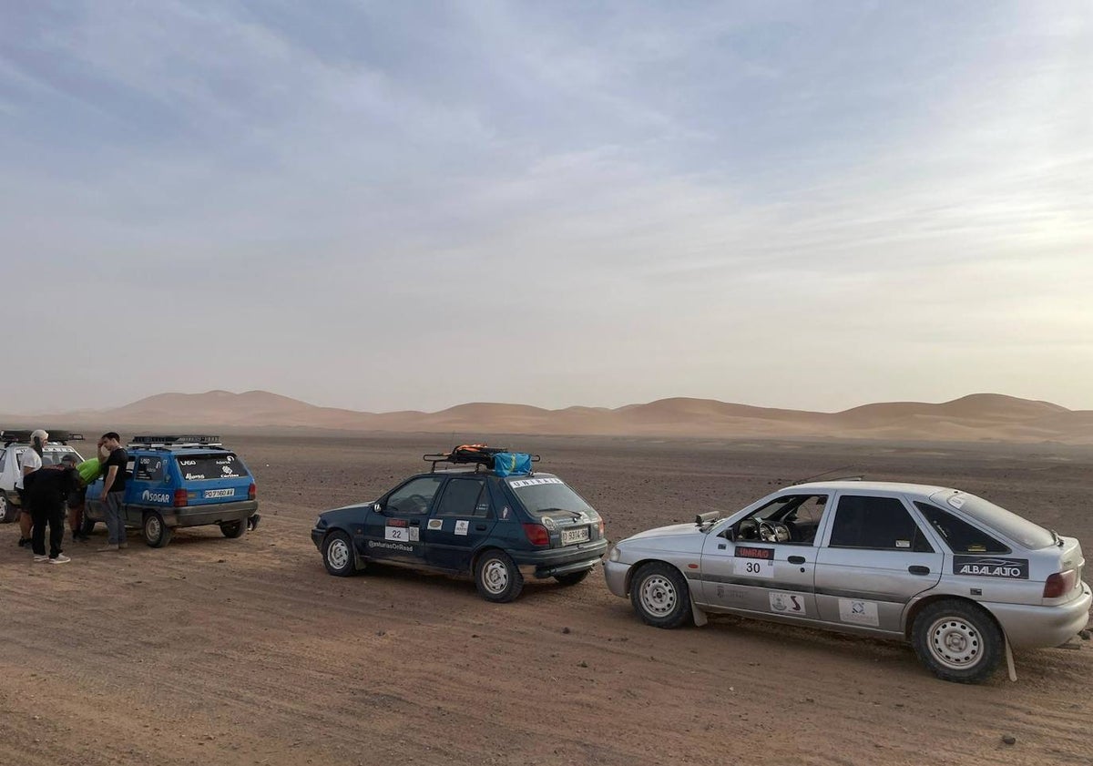 Imagen principal - Imágenes de la experiencia de Adrián y Daniel en el desierto.