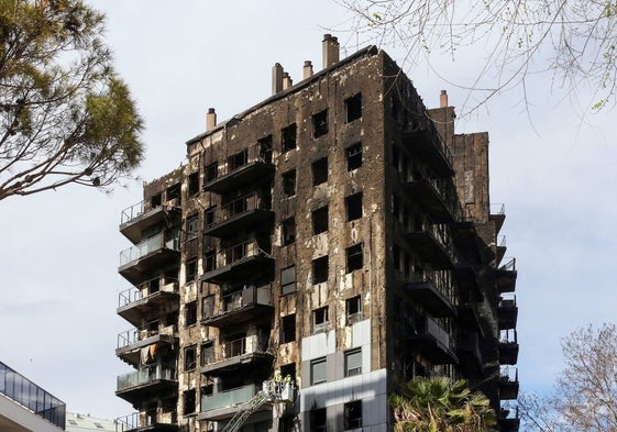 La finca devorada por el incendio de Campanar.