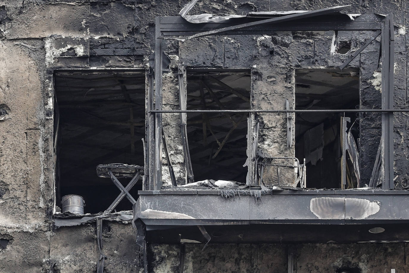 Así está el edificio incendiado en Campanar