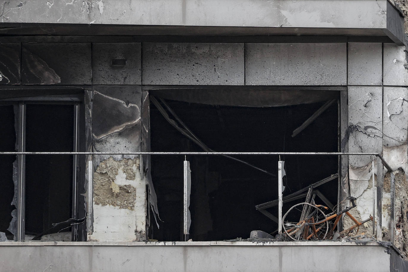 Así está el edificio incendiado en Campanar