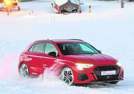 Los cursos de conducción de Audi nos trasladan a Sierra Nevada para conducir sobre nieve y hielo con coches de la marca de forma muy deportiva.