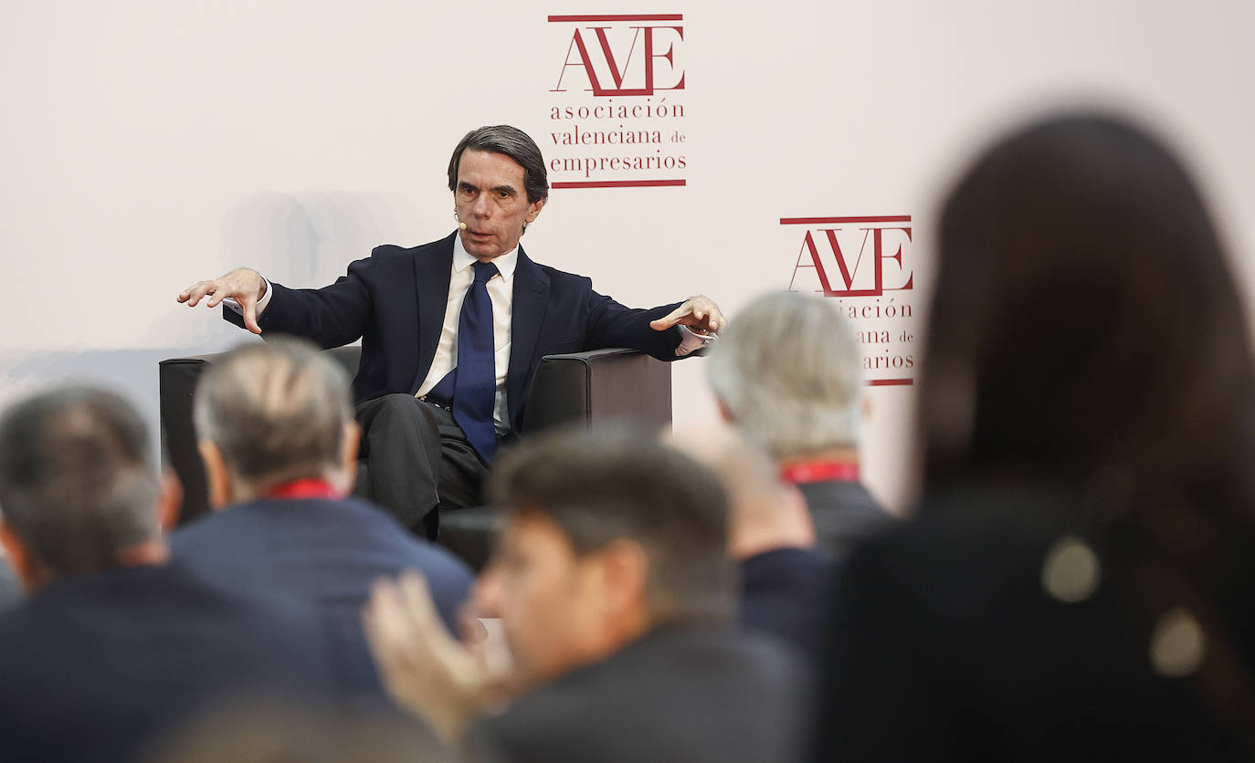 Fotos: Aznar acude a la asamblea de AVE, la Asociacion Valenciana de Empresarios