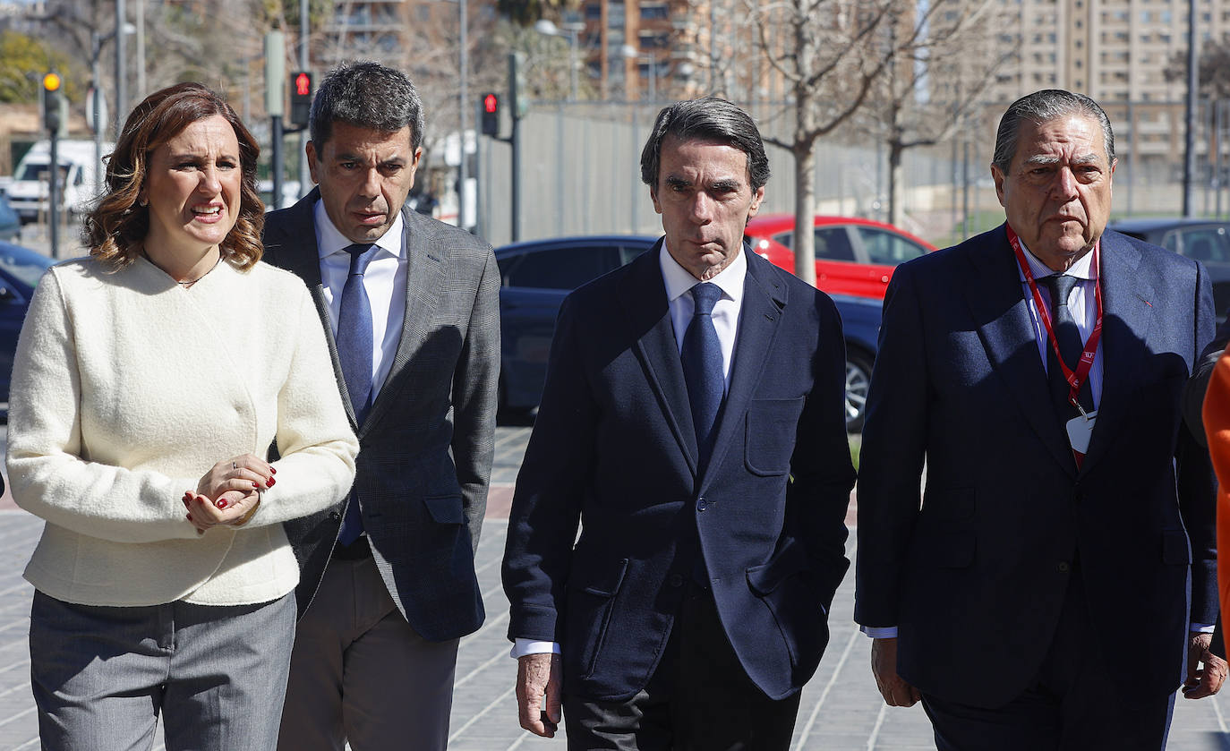 Fotos: Aznar acude a la asamblea de AVE, la Asociacion Valenciana de Empresarios