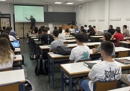 Alumnos del Campus de Gandia en una clase.