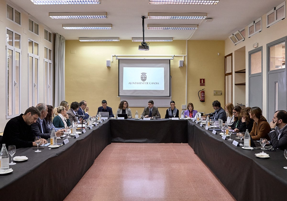 Reunión del equipo de gobierno de Gandia en el CDT.