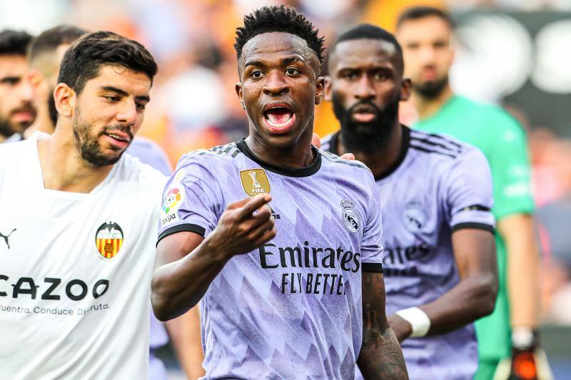 Vinicius Jr en una protesta en el encuentro de la pasada temporada en Mestalla