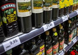 Botellas de aceite, en un supermercado, en septiembre de 2023.