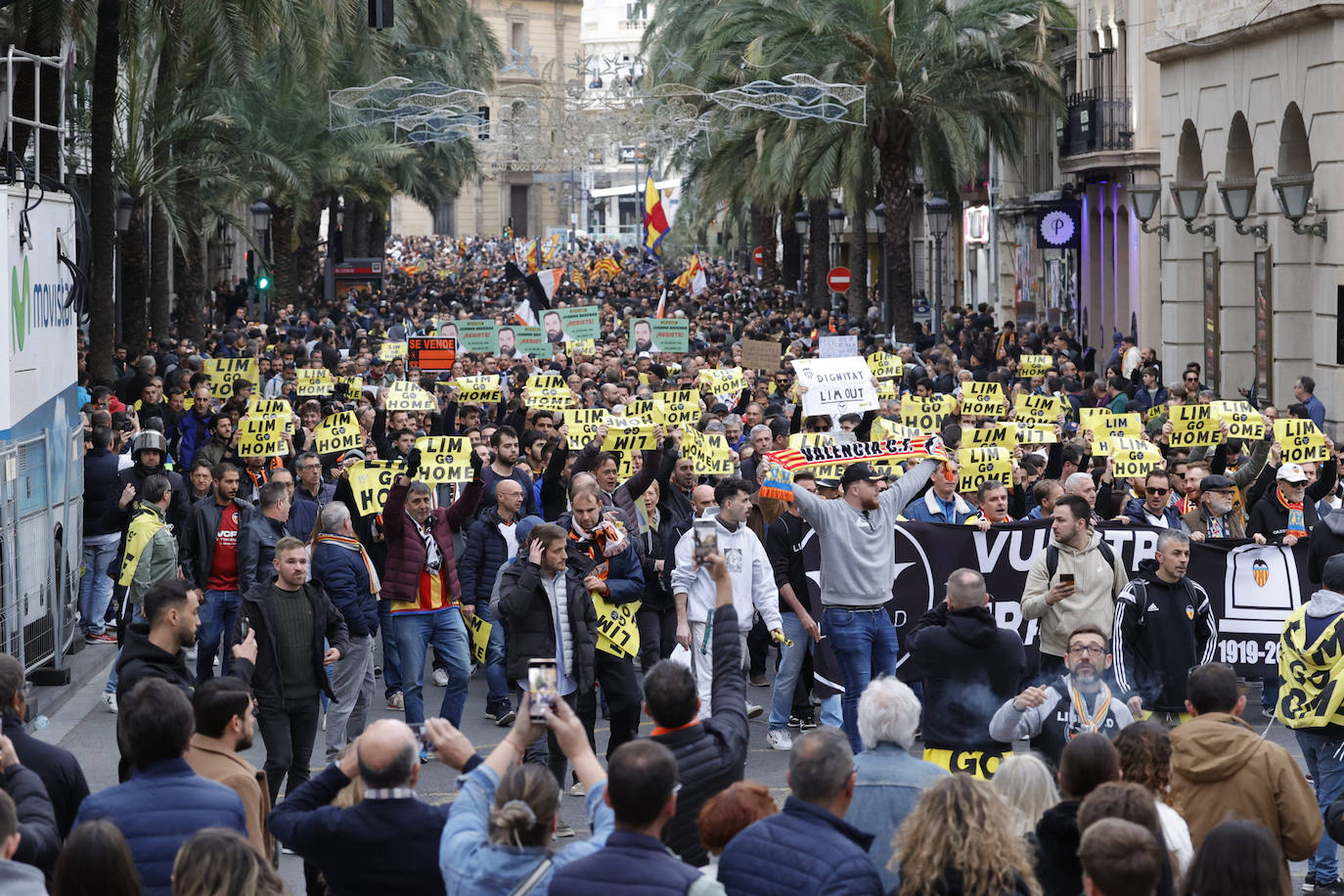 El valencianismo clama contra Peter Lim