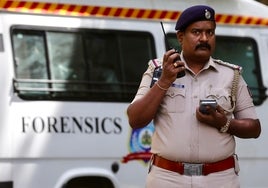 Un agente de la Policía india durante una investigación, en una imagen de archivo.