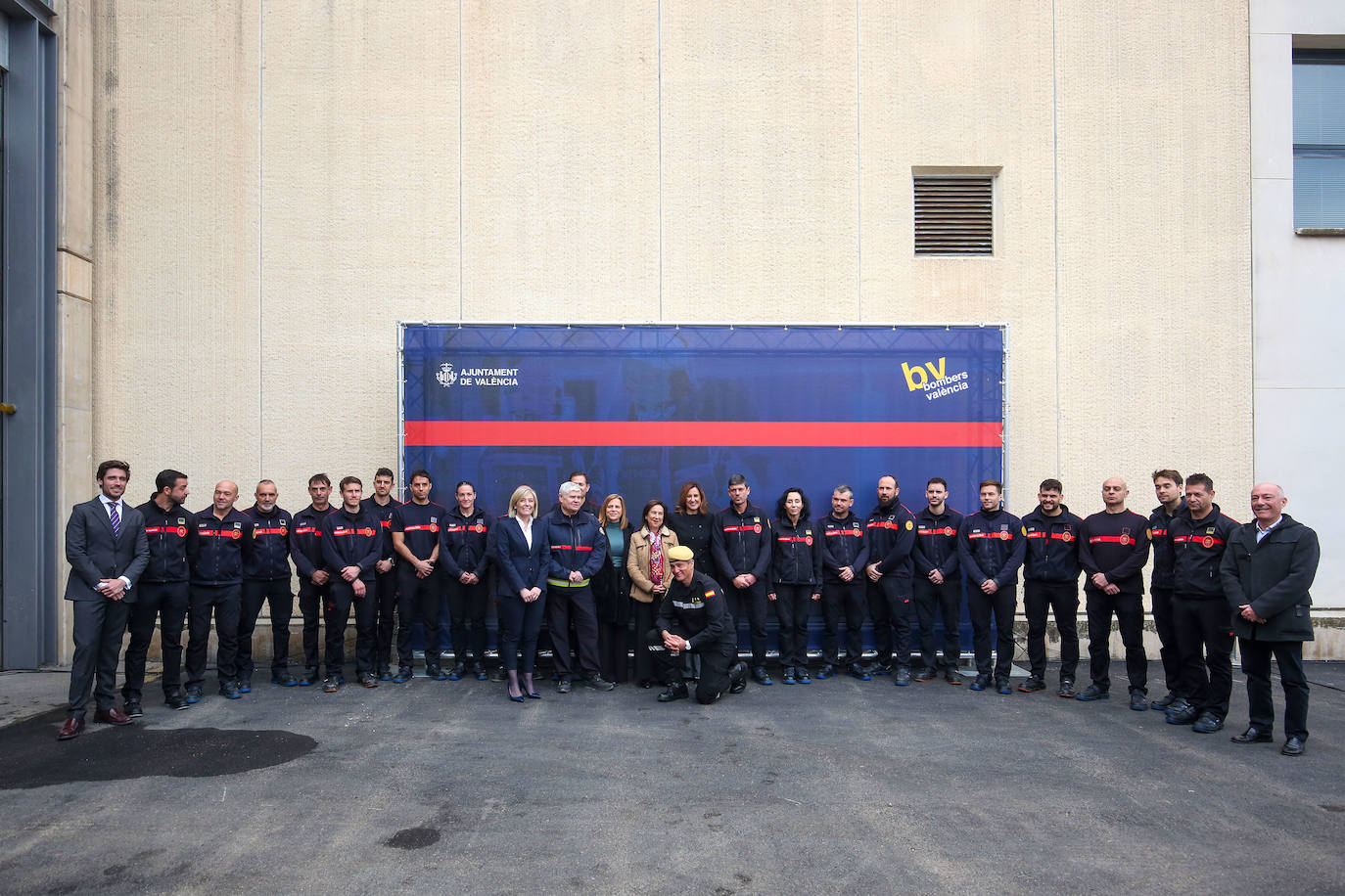 Visita de la ministra Margarita Robles a los bomberos de Valencia