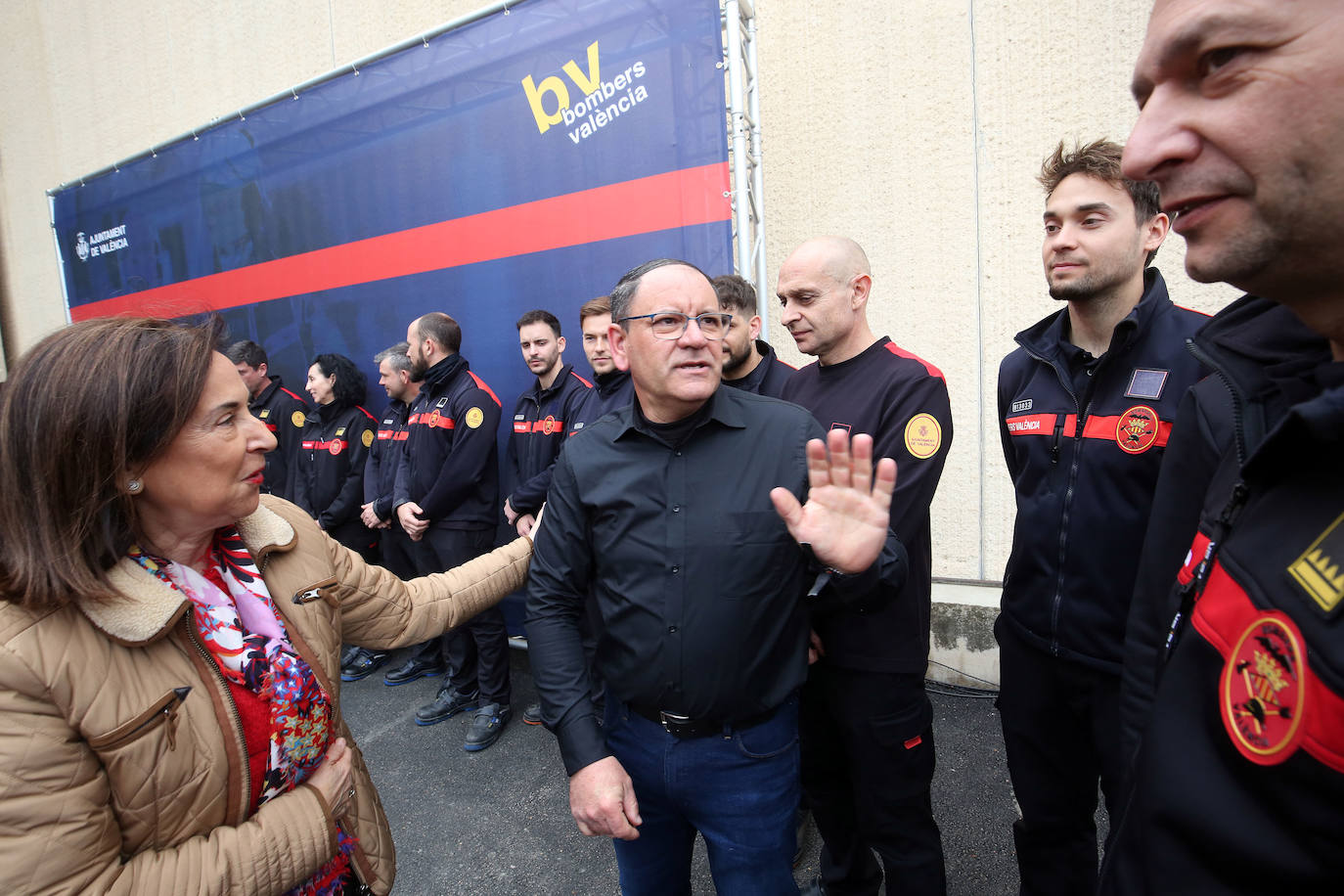 Visita de la ministra Margarita Robles a los bomberos de Valencia