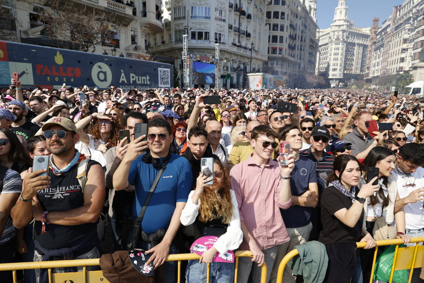 Fotos de la mascletà del 5 de marzo en las Fallas 2024