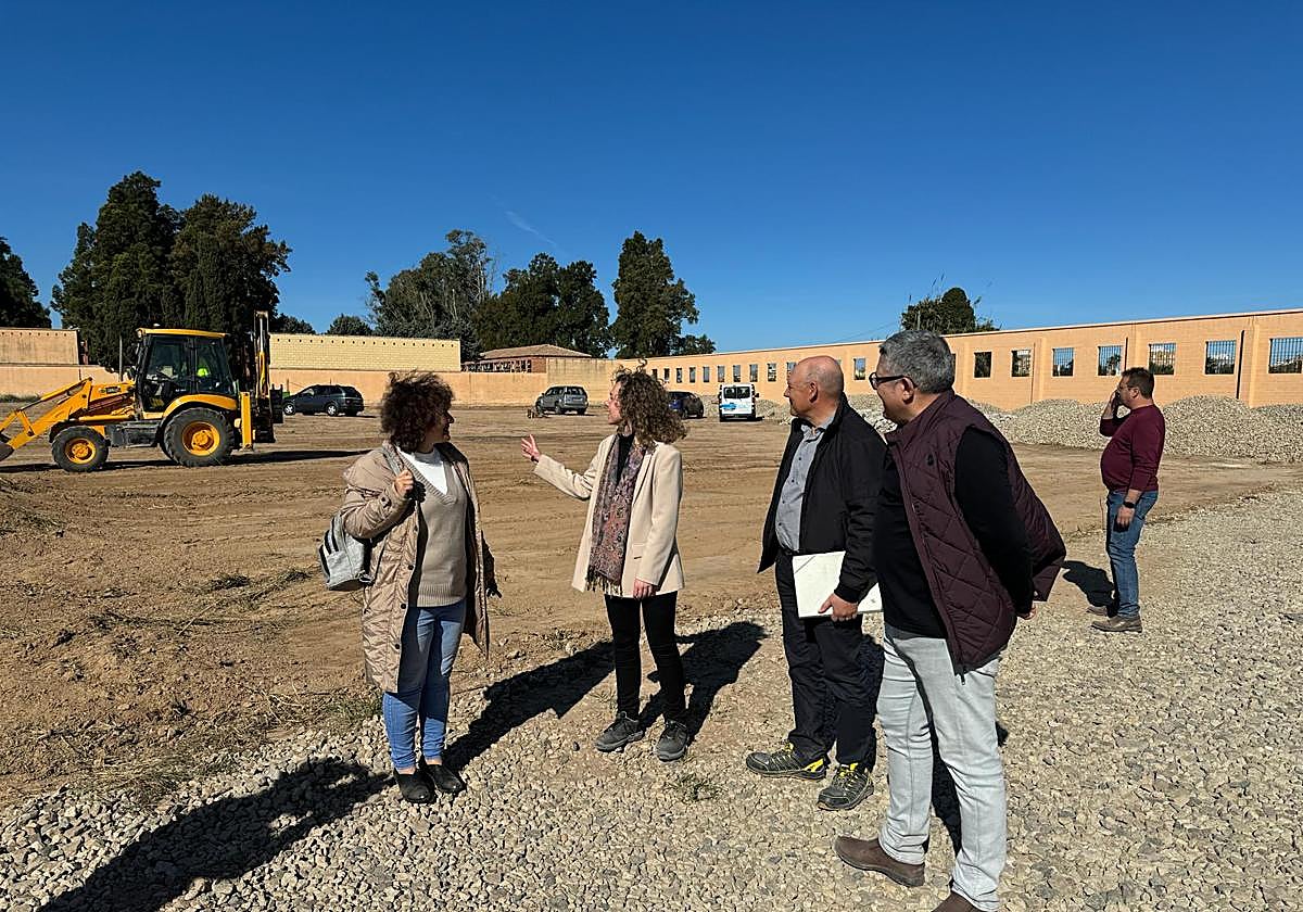 Visita a las obras de ampliación del cementerio de Sueca.