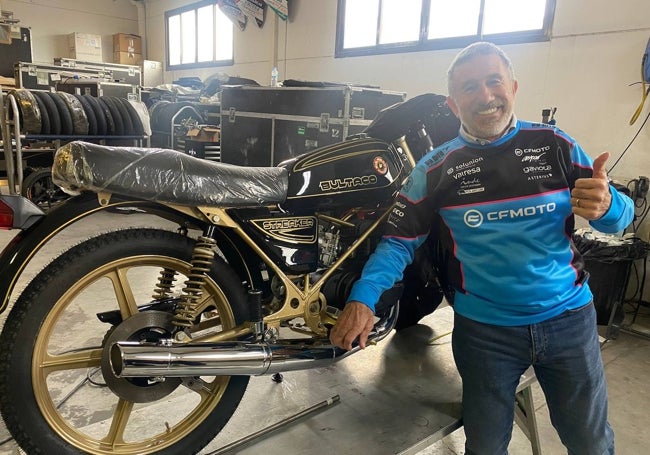 Jorge con la Bultaco Streaker, la primera moto de su vida.