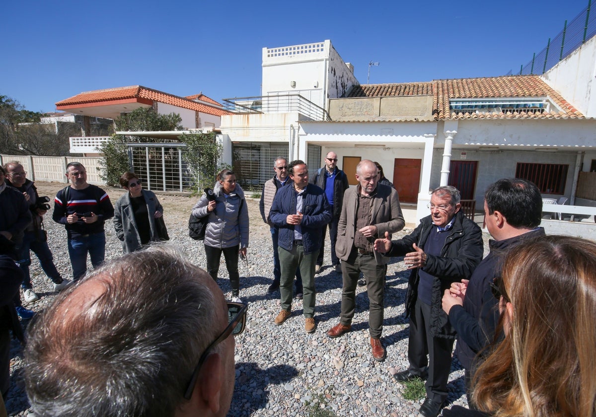 Eleuterio Abad explica la problemática ante viviendas amenazadas por derribo