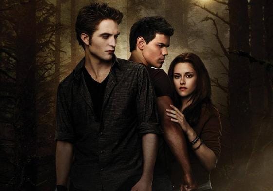 Cartel de una de las película con los actores Kristen Stewart, Robert Pattinson y Taylor Lautner.