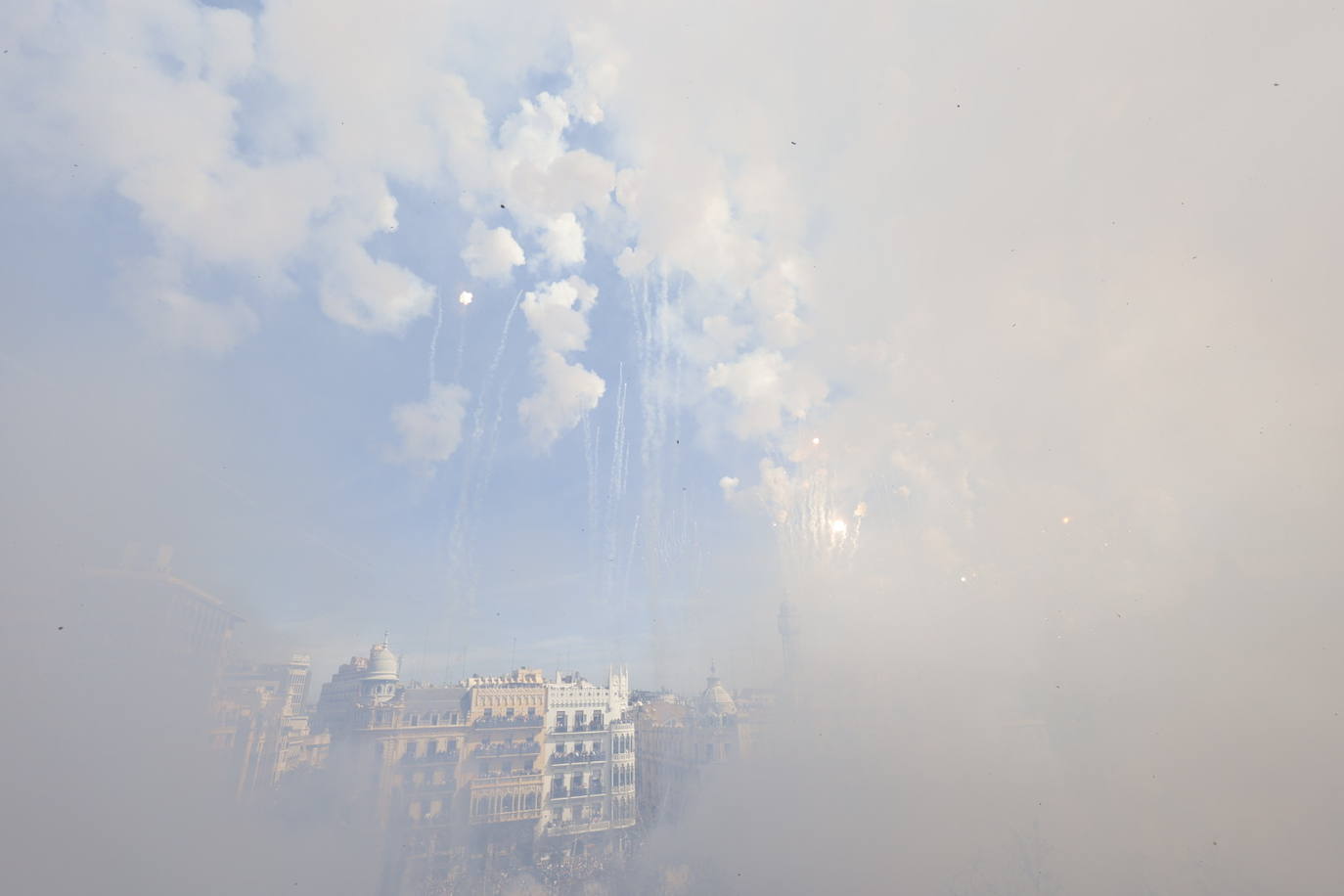 Fotos de la mascletà de Pirotecnia Nadal-Martí del 7 de marzo