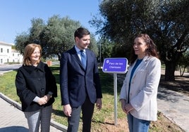 El alcalde y las ediles Codina y Sapena visitan el nuevo parque de Les Clarisses.