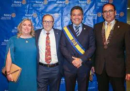 A la derecha, el presidente del Rotary Club Valencia Centro, Juan Carlos García, con otros invitados.