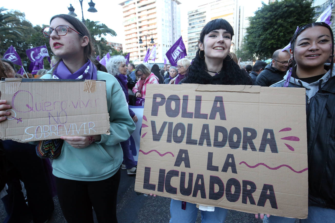 Valencia sale a la calle por el 8M: el Día de la Mujer, en imágenes