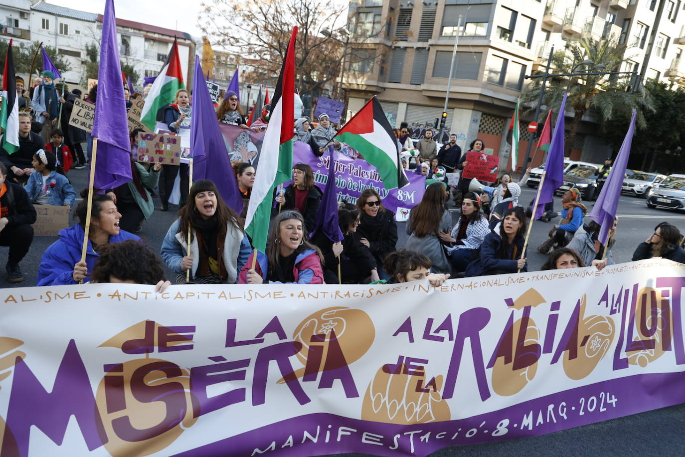 Valencia sale a la calle por el 8M: el Día de la Mujer, en imágenes