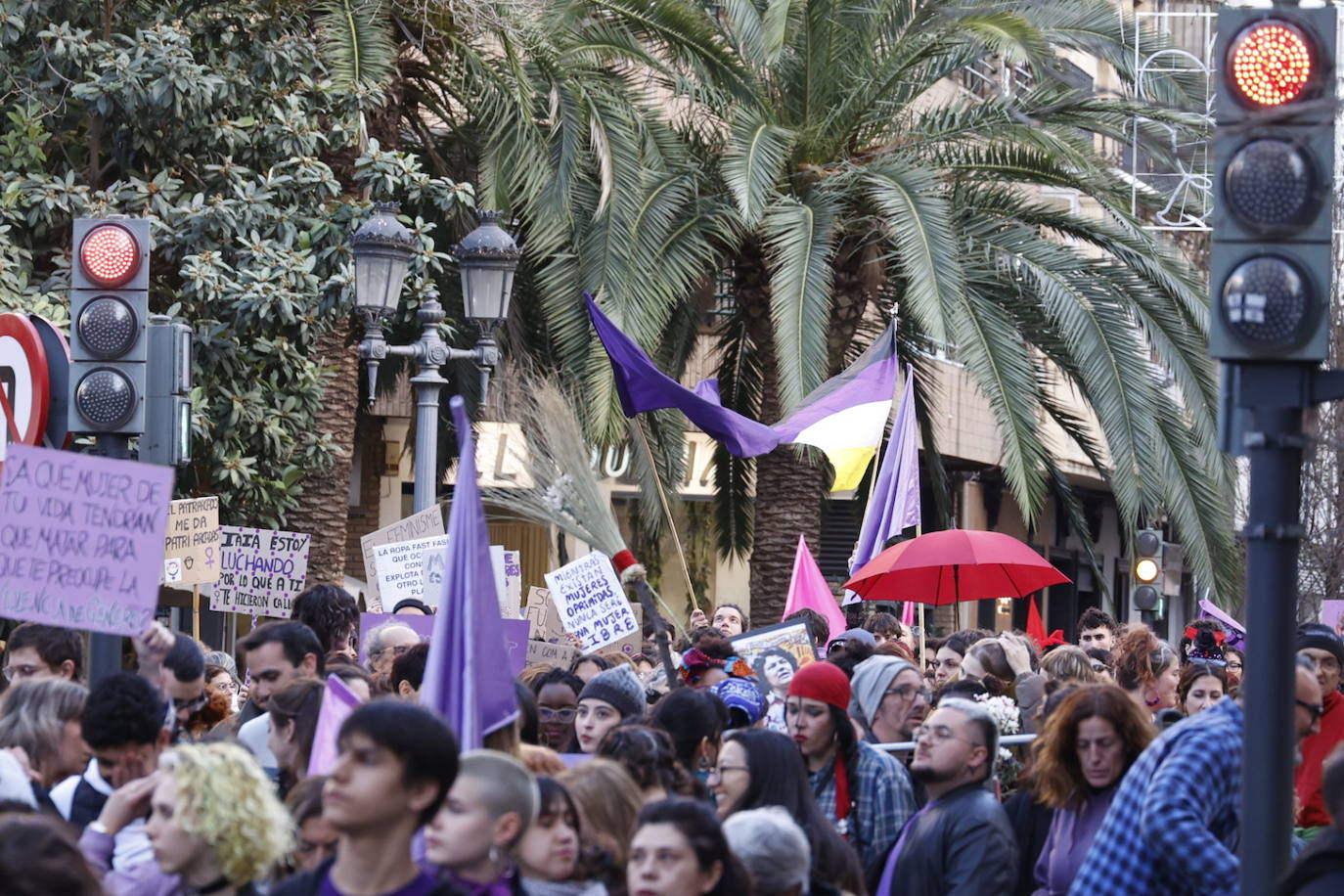 Valencia sale a la calle por el 8M: el Día de la Mujer, en imágenes