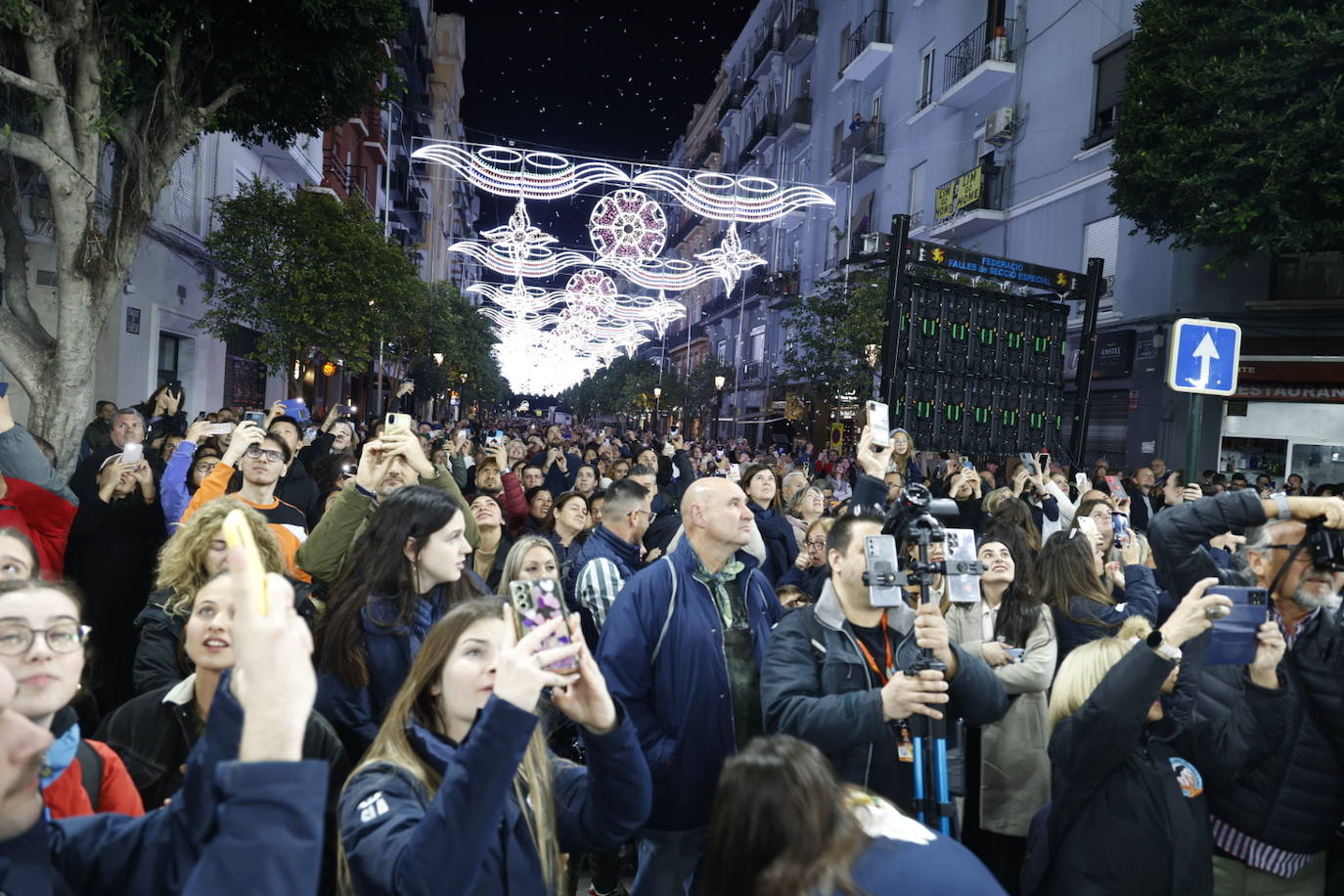 Encendido de luces en la Falla Sueca Literato Azorín