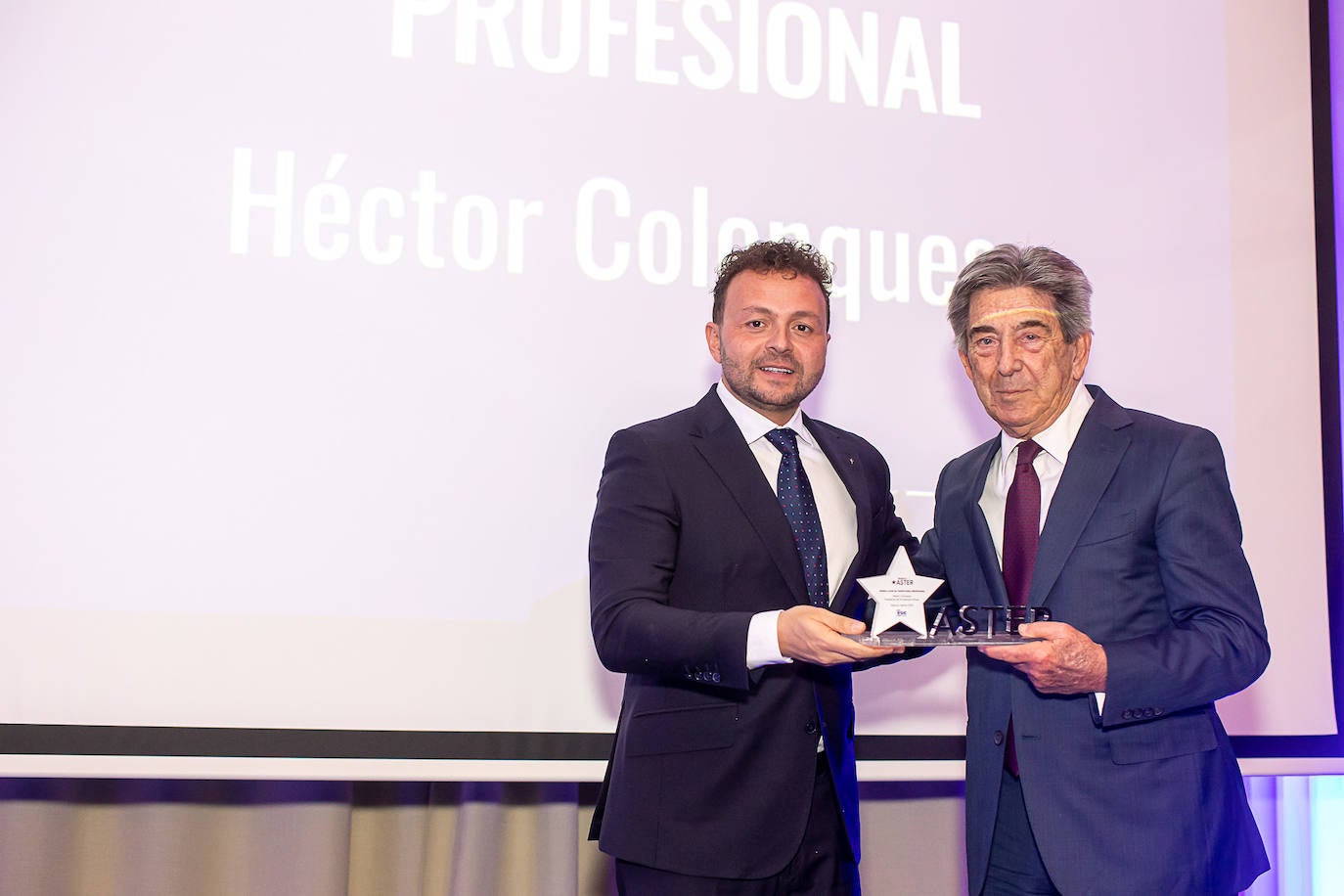 Héctor Colonques recibió el premio a la Trayectoria Profesional.