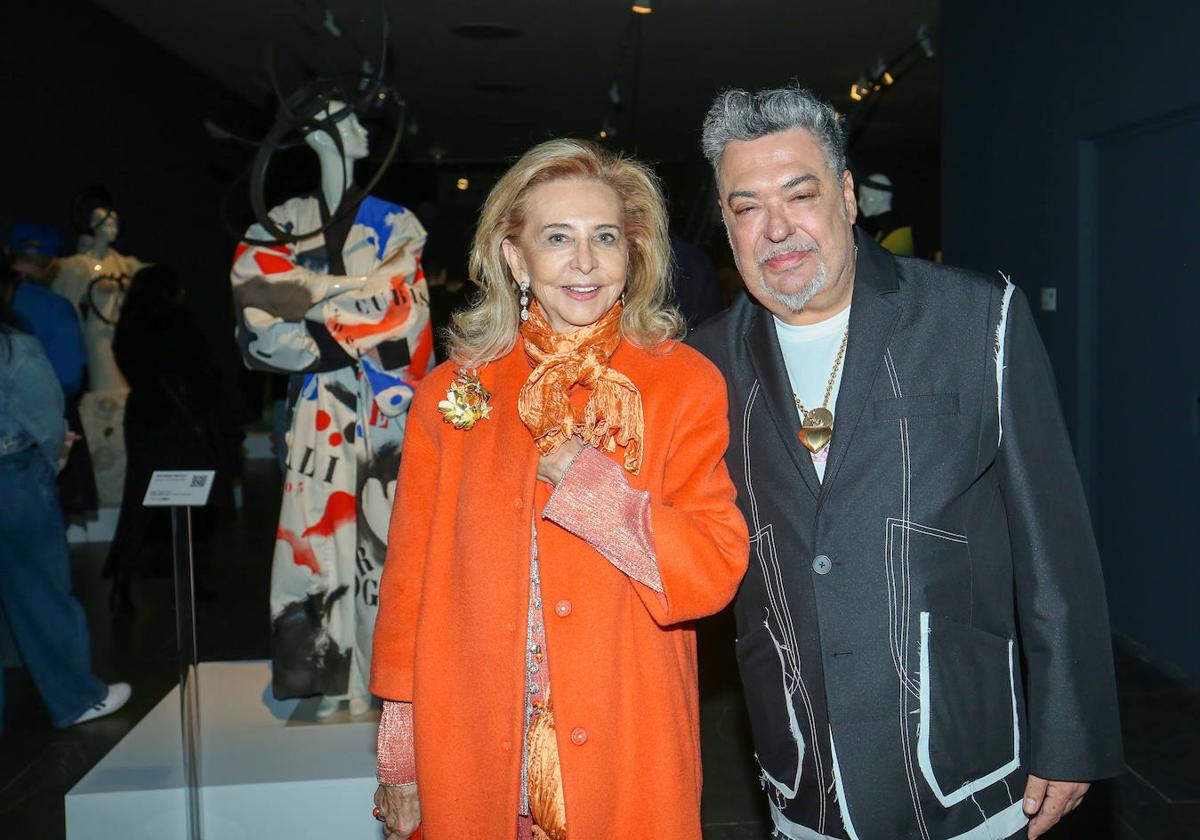 Los asistentes a la inauguración de Fashion Art