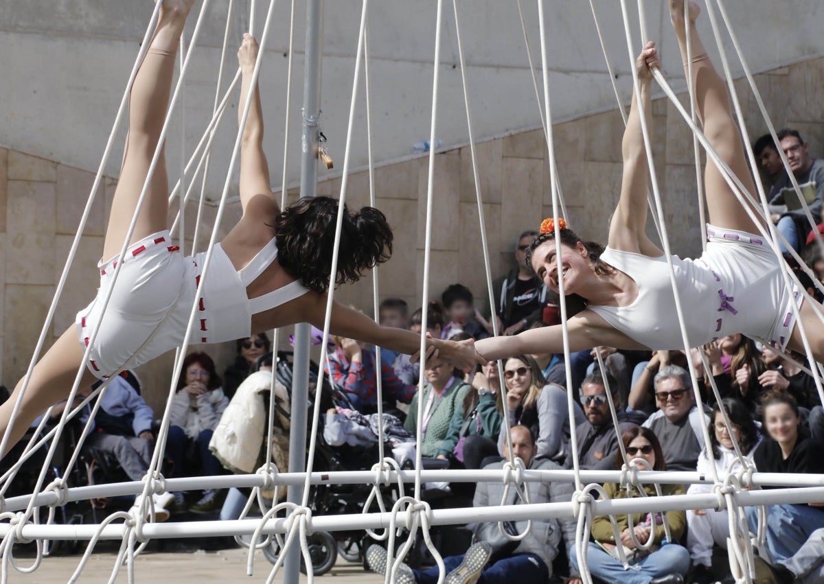 Imagen secundaria 1 - El homenaje a las primeras locutoras de radio de Dénia y otras actividades reivindicativas en la capital comarcal.