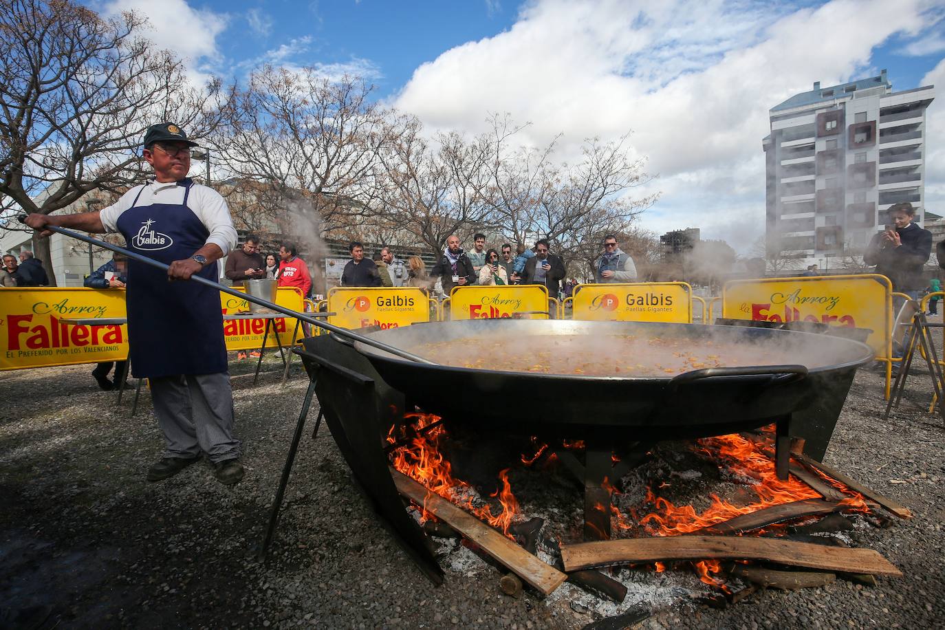 Paella solidaria a beneficio de las víctimas del incendio de Campanar