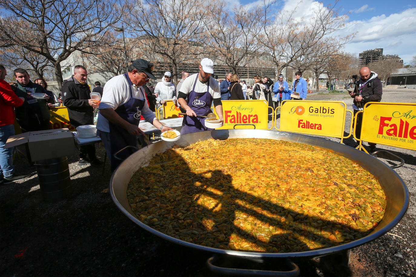 Paella solidaria a beneficio de las víctimas del incendio de Campanar