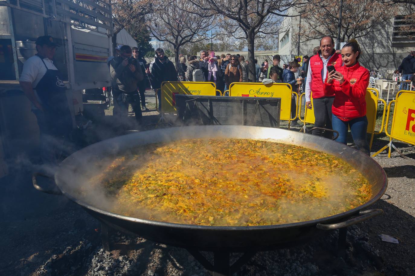 Paella solidaria a beneficio de las víctimas del incendio de Campanar