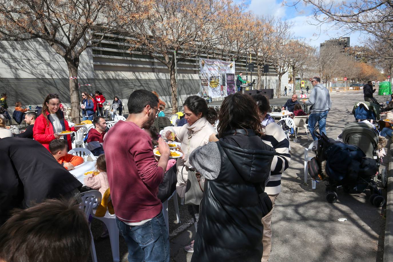 Paella solidaria a beneficio de las víctimas del incendio de Campanar