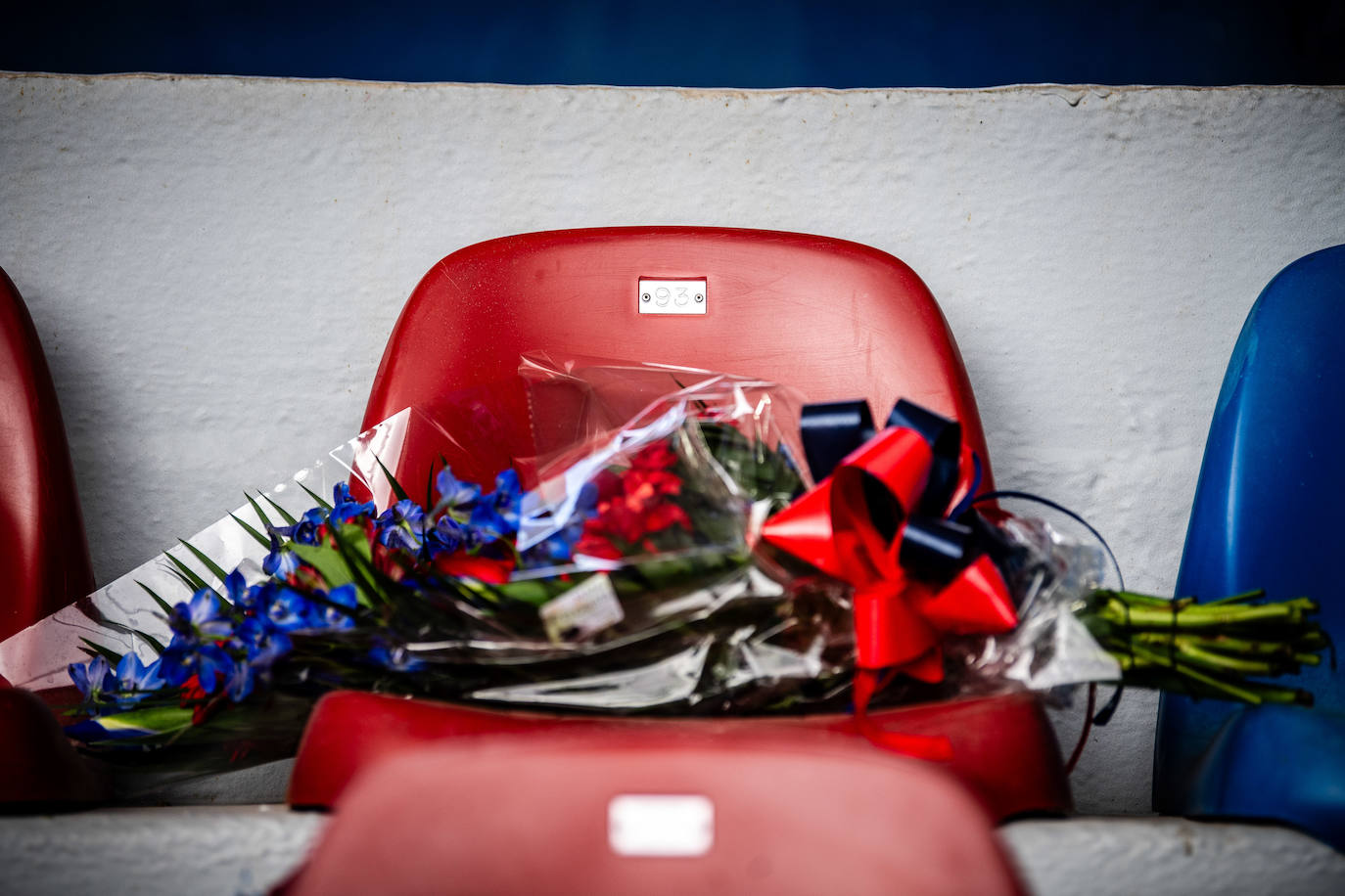 Homenaje del Levante UD a la familia granota fallecida en Campanar